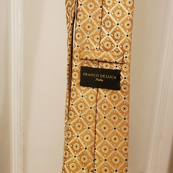 tie - Picture 2 of 3